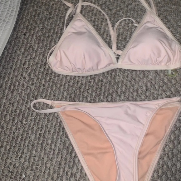 Bikini - Picture 1 of 2